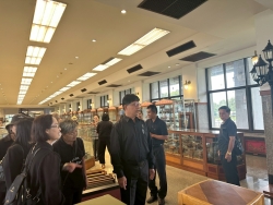 LINE_ALBUM_ดูงานศูนย์ศิลปชีพบางไทร จ_พระนครศรีอยุธยา_251124_16.jpg - โครงการเทิดทูล ชาติ ศาสนา พระมหากษัตริย์ รวมพลังแห่งความภัคดีของประชาชนเทศบาลตำบลสันป่าตอง  | https://www.sanpatong.go.th